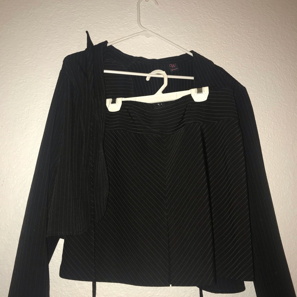 Skirt suit